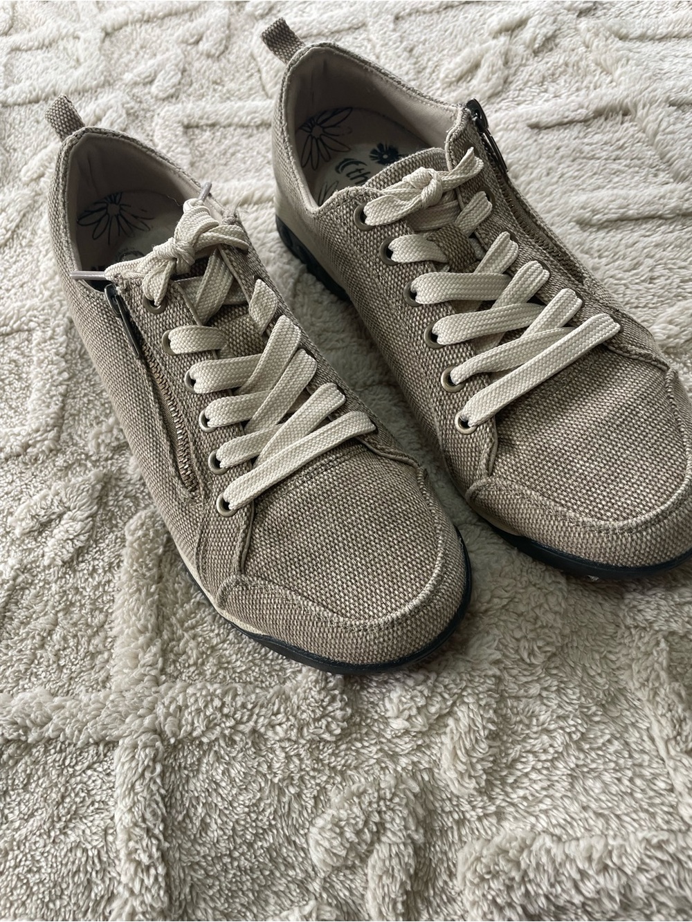 Therafit  Casual Beige Canvas Sneakers -  Lace-Up or Zipper Size 8.5